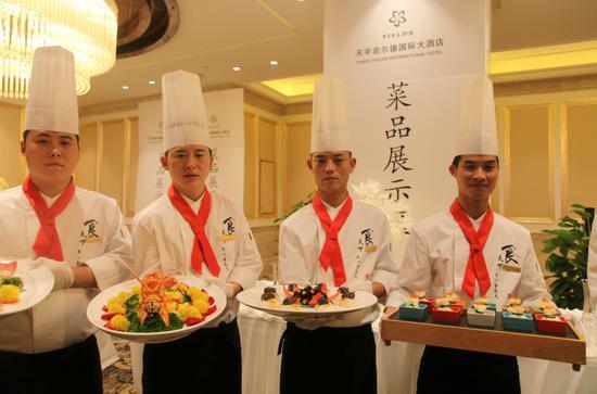 豆瓣韭黄凉拌鸡、蜀绣